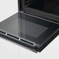 De Bosch HBG675BS1 heeft een zelfreinigende pyrolyse functie waardoor de ovendeur niet te heet mag worden