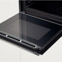 De binnendeur van de oven van de Bosch HBG633NS1 is een volledige glasplaat