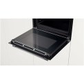 De ovendeur van de Bosch HBG6730S1 is eenvoudig schoon te houden door de volledige glasdeur
