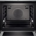 De binnenzijde van de Bosch HMG636NS1 oven met magnetron