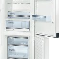 De binnenzijde van de Bosch KCE40AW40 koelkast wit