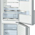 Het luxe interieur van de Bosch KGE39EI43 koelkast roestvrijstaal met ChillerBozen en VarioFreezing