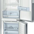 Het interieur van de Bosch KGN36VL31 koelkast RVS-look