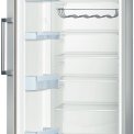 De binnenzijde van de 176 cm. hoge Bosch KSV33VL30 koelkast RVS-look