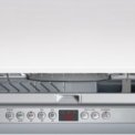 Bosch SMV90M30NL heeft het bedieningspaneel bovenop de deur, waardoor uw volledige keukenpaneel op de vaatwasser gemonteerd kan worden.