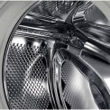 De Bosch WAE28396NL wasmachine is voorzien van de nieuwe trommel met kleinere gaatjes voor behoedzaam wassen