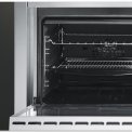 De grote linker oven van de CS20NLK is multifunctioneel