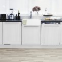 De Asko D5544 Fi XL kan volledig ingebouwd worden in de keuken en u kunt uw eigen keukendeur er weer voorplaatsen