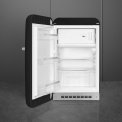 De Smeg FAB10LBL5 heeft tafelmodel afmetingen en is uitgevoerd in de kleur zwart