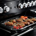 De Falcon Nexus 110 beschikt over een glide-out grill oven