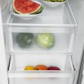 Foto van de twee groentelades onderin het het koelgedeelte van de Inventum SKV1788R side-by-side koelkast