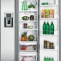 ioMabe Amerikaanse koelkast met links het vriesgedeelte met ijsdispenser