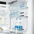 Dankzij de ruimte deurvakken in de Liebherr CBNes5778 koelkast met BioFresh passen uw spullen altijd