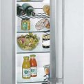 185 cm. hoge koelkast van LIEBHERR met een inhoud van 390 liter