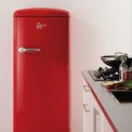 Foto van de Pelgrim PKV154ROO rode koelkast gecombineerd in de keuken