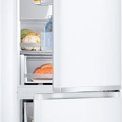 De Samsung RB41J7035WW koelkast wit heeft een inhoud van 410 liter