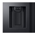 Foto van de zwarte dispenser in de nieuwe Samsung RS67N8211B1 koelkast