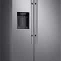 Fraai is de combinatie van het strakke design met de korte grepen op deze Amerikaanse koelkast