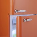 De deurgrepen van de Schneider SL250O CB A++ oranje koelkast