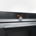 Met de draaiknop ondersteund met een TFT display is deze oven/magnetron eenvoudig in te stellen.