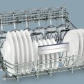 Dankzij de praktische indeling biedt deze Siemens vaatwasser inhoud aan 14 couverts