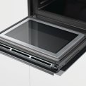 De ovendeur van de Siemens HM633GNS1 oven met magnetron