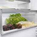 Door middel van de Siemens KI87SAF30 inbouw koelkast blijven uw verswaren ook echt vers