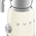 Met de Smeg MFF01CREU melkopschuimer maakt u de heerlijkste koffie