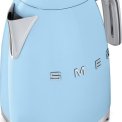 De Smeg KLF01PBEU waterkoker blauw heeft een inhoud van 1,7 liter