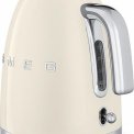 De Smeg KLF03CREU waterkoker creme heeft een inhoud van 1,7 liter