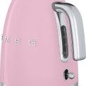 De Smeg KLF03PKEU waterkoker roze heeft een inhoud van 1,7 liter