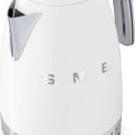 De Smeg KLF04WHEU waterkoker wit heeft een rvs schenktuit