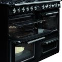 De Smeg TR4110NNLK beschikt over twee multifunctionele ovens en een grilloven