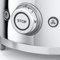 Het compacte bedieningspaneel van de Smeg TSF01SSEU broodrooster chroom