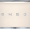 De Smeg TSF02CREU broodrooster creme is uitgevoerd in het retro jaren 50 design