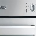 De Smeg SFP485X is eenvoudig in te stellen met een draaiknop voor de verschillende programma functies