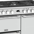 Het Stoves Sterling S900 DF rvs fornuis is een echt design fornuis