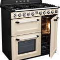 De SMEG TR93CNLK is voorzien van drie ovens