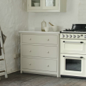 Foto van het SMEG fornuis TR93CNLK geplaatst in een landelijke keuken