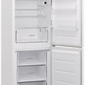 Foto van de binnenzijde van de Whirlpool W5 721E W koelkast
