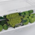 Foto van de ruime groentelade onderin het koelgedeelte van de W5831C W