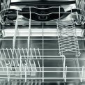 De onderkorf van de Zanussi ZDF26001WA vrijstaande vaatwasser wit is voorzien van neerklapbare steuen