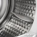 De nieuwe trommel in de Zanussi ZDH8333P warmtepomp zorgt voor behoedzamer drogen van uw wasgoed
