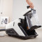De Miele Blizzard Comfort XL Powerline is een zeer degelijke slede stofzuiger uitgevoerd zonder zak met omvangrijk pakket accessoires voor vrijwel elk reinigingsprobleem. Deze stofzuiger is standaard voorzien van een brede parketborstel, een telescopisch