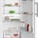 Beko B3RMLNE444HW1 Binnenzijde van de Beko B3RMLNE444HW1 met ruime indeling en HarvestFresh groentelade koelkast - wit