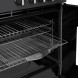 Binnenkant van de Belling ovens met grillpan en airfry rooster zichtbaar