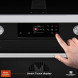 Touchscreen bedieningselement op oven met softclose deur en telescoopgeleiders