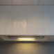 Foto van de Novy 878 geintegreerd in een schouw in een keuken.