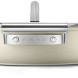 Fraai is de combinatie van de kleur creme met de chromen details van deze smoorpan