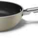 Dankzij de vernieuwde bodem van deze Smeg wokpan is PFAS niet meer aanwezig